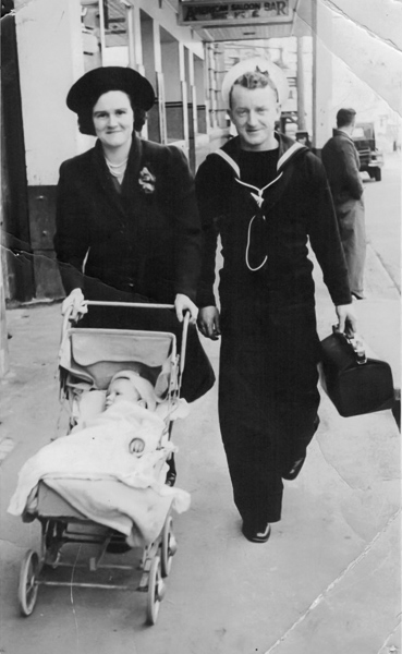 Alan and Betty Moate with baby Graeme